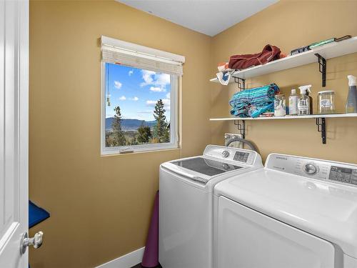 4505 Gaspardone Road, Kelowna, BC - Indoor Photo Showing Laundry Room