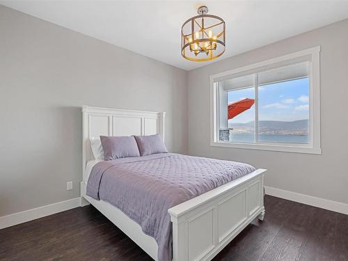 5590 Trestle Ridge Court, Kelowna, BC - Indoor Photo Showing Bedroom