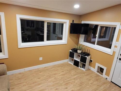 225 Barnes Creek Road, Edgewood, BC - Indoor Photo Showing Other Room