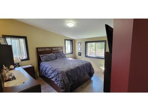 225 Barnes Creek Road, Edgewood, BC - Indoor Photo Showing Bedroom