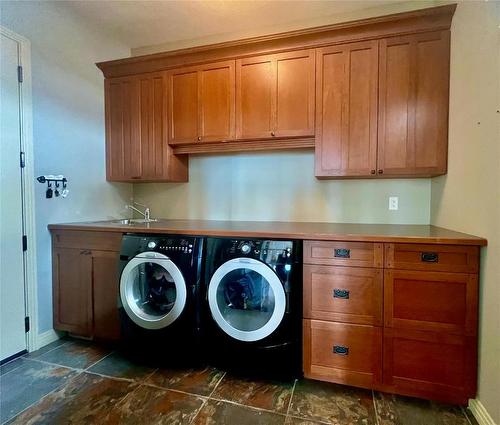 200 Harvest Court, Vernon, BC - Indoor Photo Showing Laundry Room