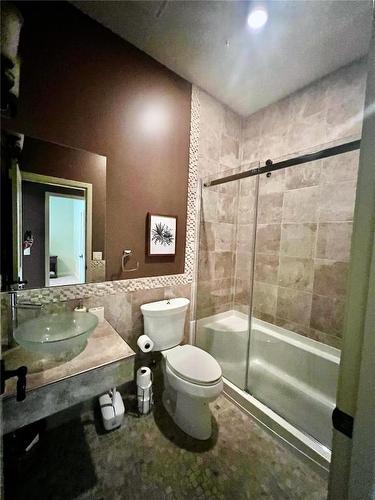 200 Harvest Court, Vernon, BC - Indoor Photo Showing Bathroom