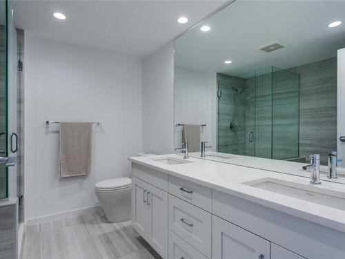 1301-485 Groves Avenue, Kelowna, BC - Indoor Photo Showing Bathroom