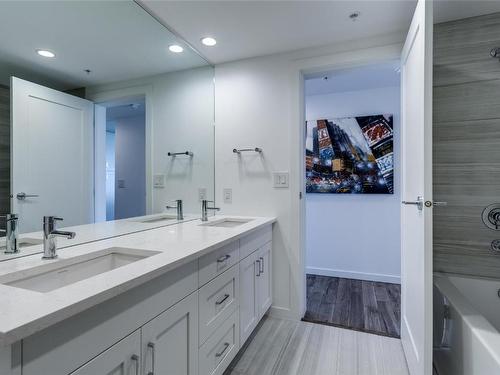 1301-485 Groves Avenue, Kelowna, BC - Indoor Photo Showing Bathroom