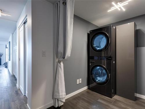1301-485 Groves Avenue, Kelowna, BC - Indoor Photo Showing Laundry Room