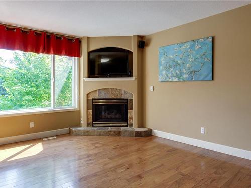 3839 Glen Canyon Drive, West Kelowna, BC - Indoor Photo Showing Living Room With Fireplace