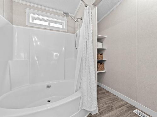 6332 Beaton Road, Kamloops, BC - Indoor Photo Showing Bathroom