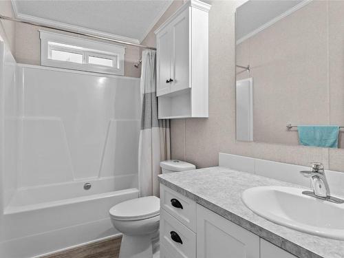 6332 Beaton Road, Kamloops, BC - Indoor Photo Showing Bathroom