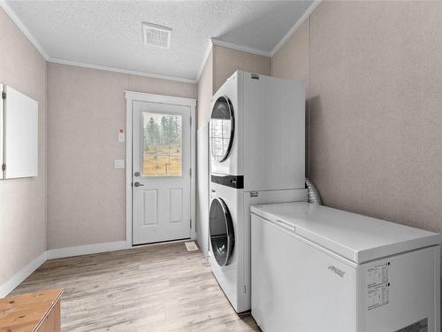 6332 Beaton Road, Kamloops, BC - Indoor Photo Showing Laundry Room