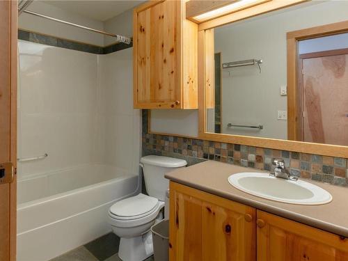 307/309-5335 Big White Road, Big White, BC - Indoor Photo Showing Bathroom
