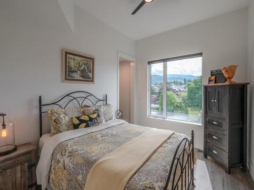 301-88 Lakeshore Drive, Penticton, BC - Indoor Photo Showing Bedroom