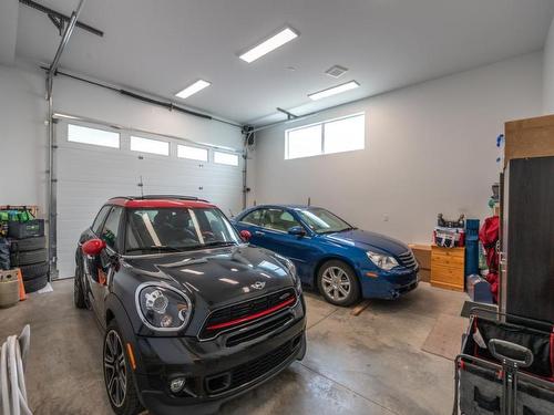 301-88 Lakeshore Drive, Penticton, BC - Indoor Photo Showing Garage