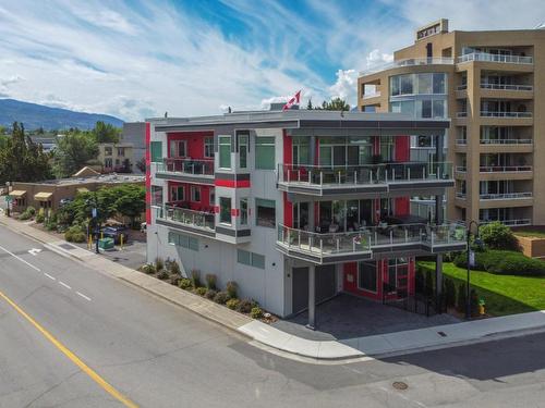 301-88 Lakeshore Drive, Penticton, BC - Outdoor With Facade