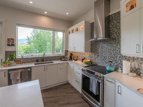 201-88 Lakeshore Drive, Penticton, BC - Indoor Photo Showing Kitchen With Upgraded Kitchen