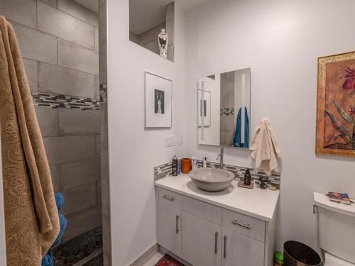 201-88 Lakeshore Drive, Penticton, BC - Indoor Photo Showing Bathroom