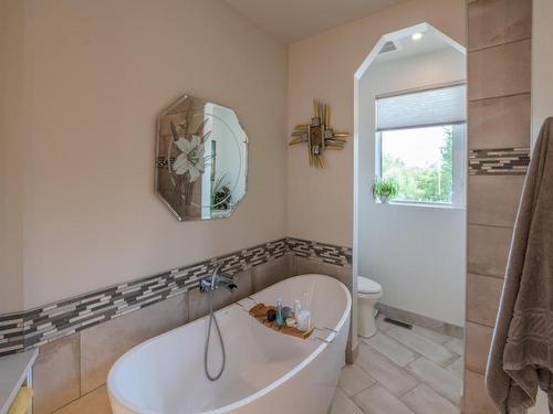 201-88 Lakeshore Drive, Penticton, BC - Indoor Photo Showing Bathroom