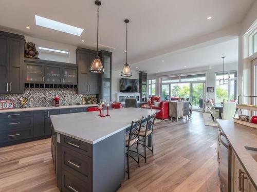 88 Lakeshore Drive, Penticton, BC - Indoor Photo Showing Kitchen With Upgraded Kitchen