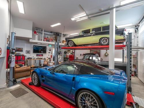 88 Lakeshore Drive, Penticton, BC - Indoor Photo Showing Garage