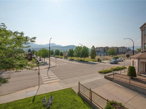 209-250 Dougall Road, Kelowna, BC - Outdoor With View