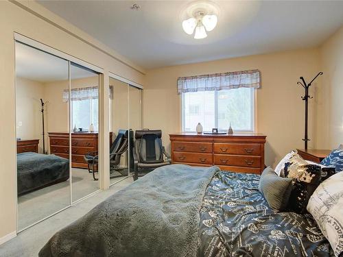 209-250 Dougall Road, Kelowna, BC - Indoor Photo Showing Bedroom