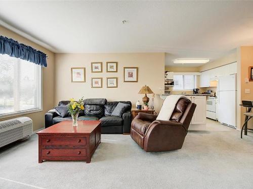 209-250 Dougall Road, Kelowna, BC - Indoor Photo Showing Living Room