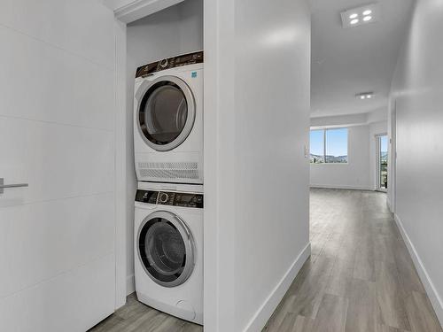 502C-3642 Mission Springs Drive, Kelowna, BC - Indoor Photo Showing Laundry Room