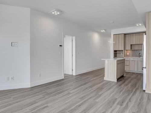 502C-3642 Mission Springs Drive, Kelowna, BC - Indoor Photo Showing Kitchen