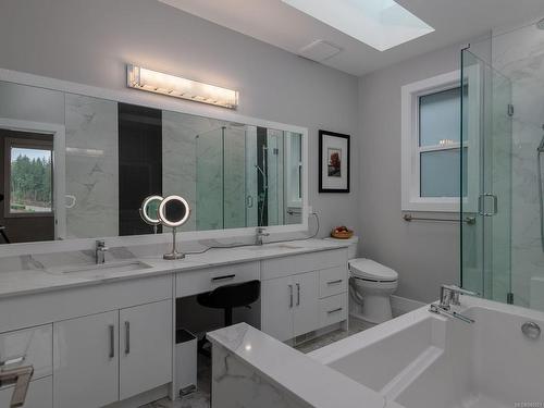 5814 Linley Valley Dr, Nanaimo, BC - Indoor Photo Showing Bathroom