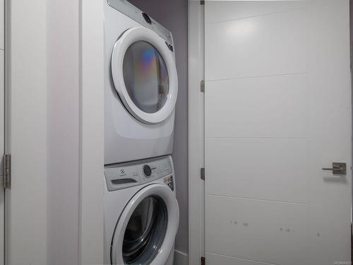 5814 Linley Valley Dr, Nanaimo, BC - Indoor Photo Showing Laundry Room