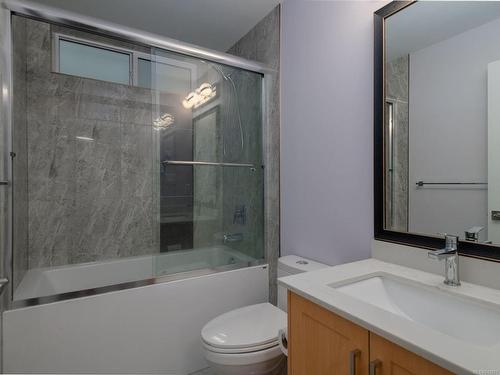 5814 Linley Valley Dr, Nanaimo, BC - Indoor Photo Showing Bathroom