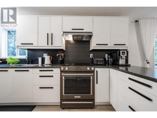 338 Howards Road, Vernon, BC - Indoor Photo Showing Kitchen