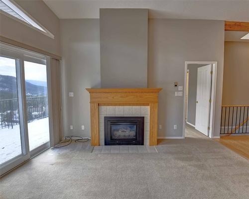 7235 Hitchcock Road, Vernon, BC - Indoor Photo Showing Living Room With Fireplace