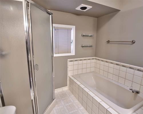 7235 Hitchcock Road, Vernon, BC - Indoor Photo Showing Bathroom