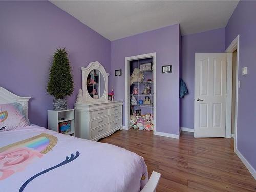 371 Lakewood Road, Vernon, BC - Indoor Photo Showing Bedroom