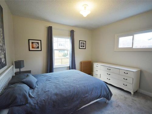 416 Tennis Street, Penticton, BC - Indoor Photo Showing Bedroom