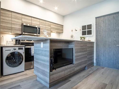 213-2555 Lakeshore Road, Vernon, BC - Indoor Photo Showing Laundry Room