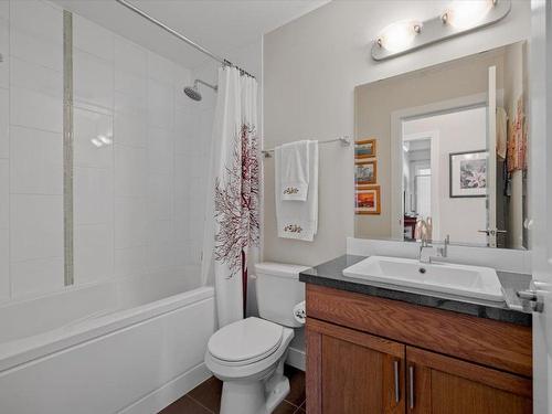 410-3220 Skyview Lane, West Kelowna, BC - Indoor Photo Showing Bathroom