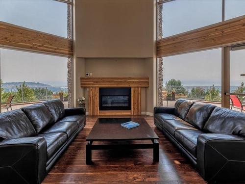 410-3220 Skyview Lane, West Kelowna, BC - Indoor Photo Showing Living Room With Fireplace