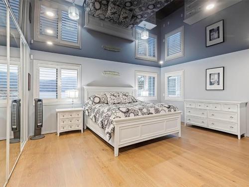 3910 Beach Avenue, Peachland, BC - Indoor Photo Showing Bedroom