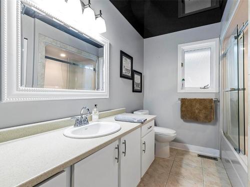 3910 Beach Avenue, Peachland, BC - Indoor Photo Showing Bathroom