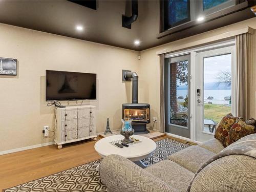 3910 Beach Avenue, Peachland, BC - Indoor With Fireplace
