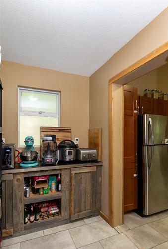 2857 Vickers Trail, Anglemont, BC - Indoor Photo Showing Kitchen