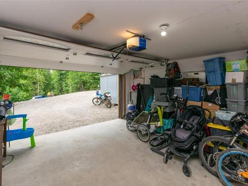 2857 Vickers Trail, Anglemont, BC - Indoor Photo Showing Garage