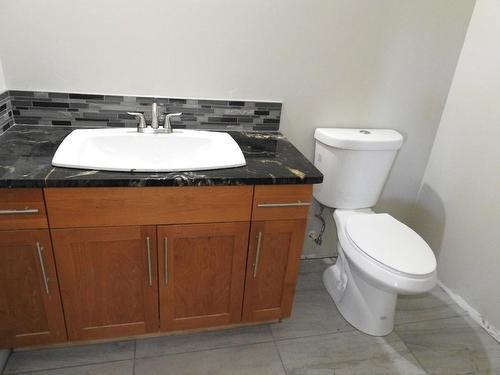 1144 Tappen Valley Road, Tappen, BC - Indoor Photo Showing Bathroom