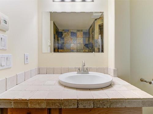 315 Ziprick Road, Kelowna, BC - Indoor Photo Showing Bathroom