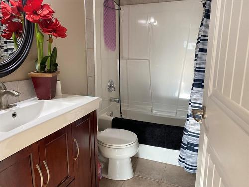 1221 Bx Road, Vernon, BC - Indoor Photo Showing Bathroom