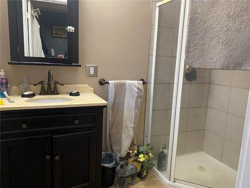 1221 Bx Road, Vernon, BC - Indoor Photo Showing Bathroom