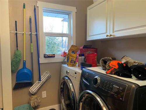 1221 Bx Road, Vernon, BC - Indoor Photo Showing Laundry Room