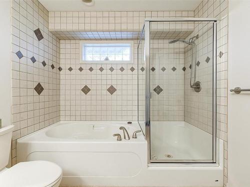 102-1188 Houghton Road, Kelowna, BC - Indoor Photo Showing Bathroom