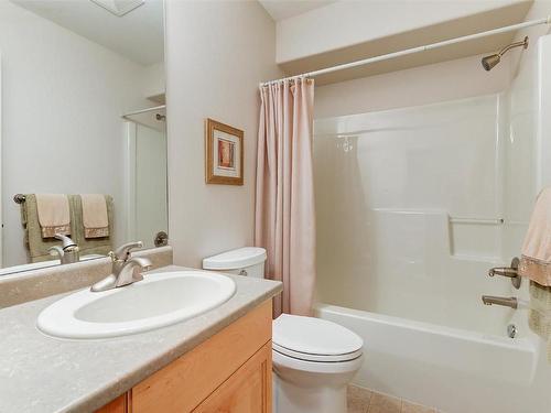 102-1188 Houghton Road, Kelowna, BC - Indoor Photo Showing Bathroom